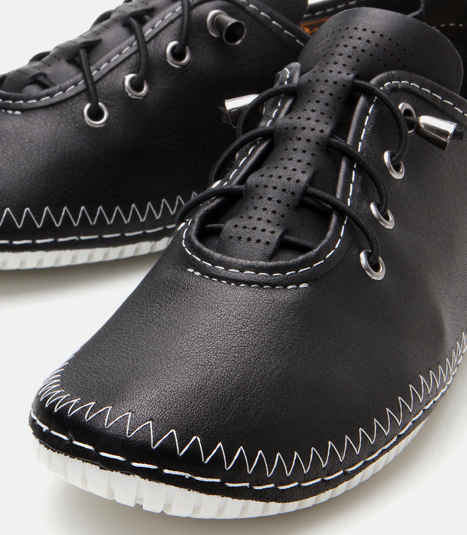 Women's Leather Lace-Up Flats - Black