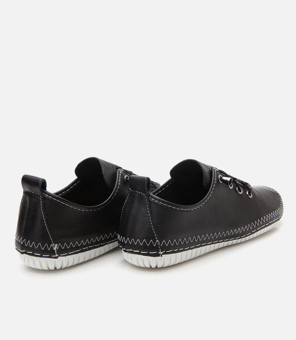 Women's Leather Lace-Up Flats - Black