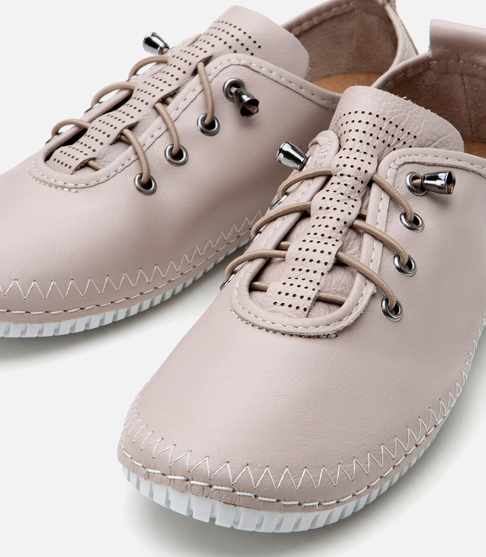 Women's Leather Lace-Up Flats - Taupe