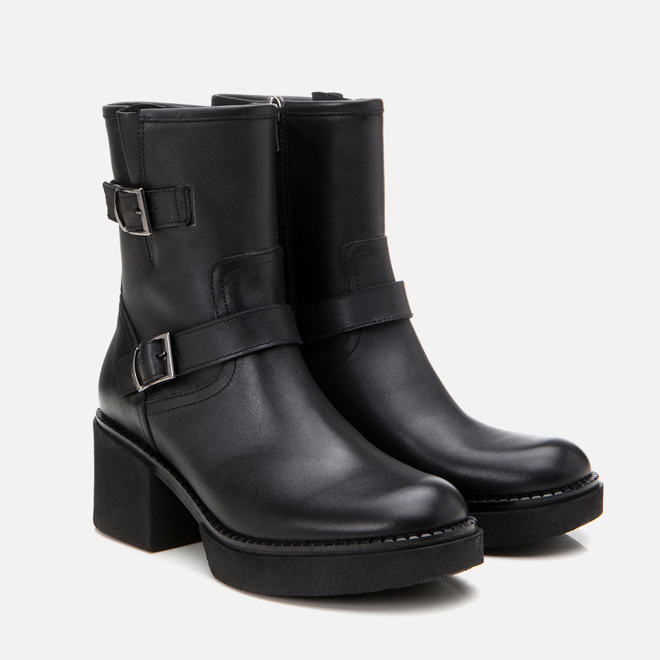 Women’s Heeled Boot - Black