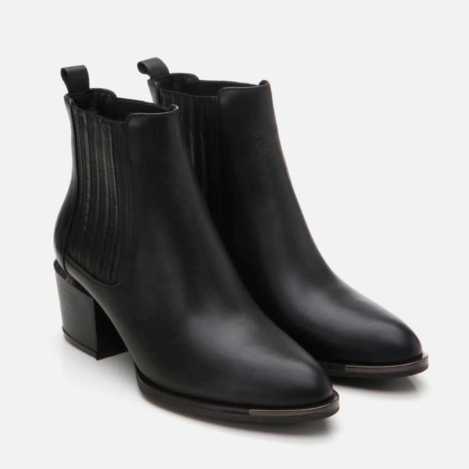 Women’s Block-Heel Leather Chelsea Boots - Black