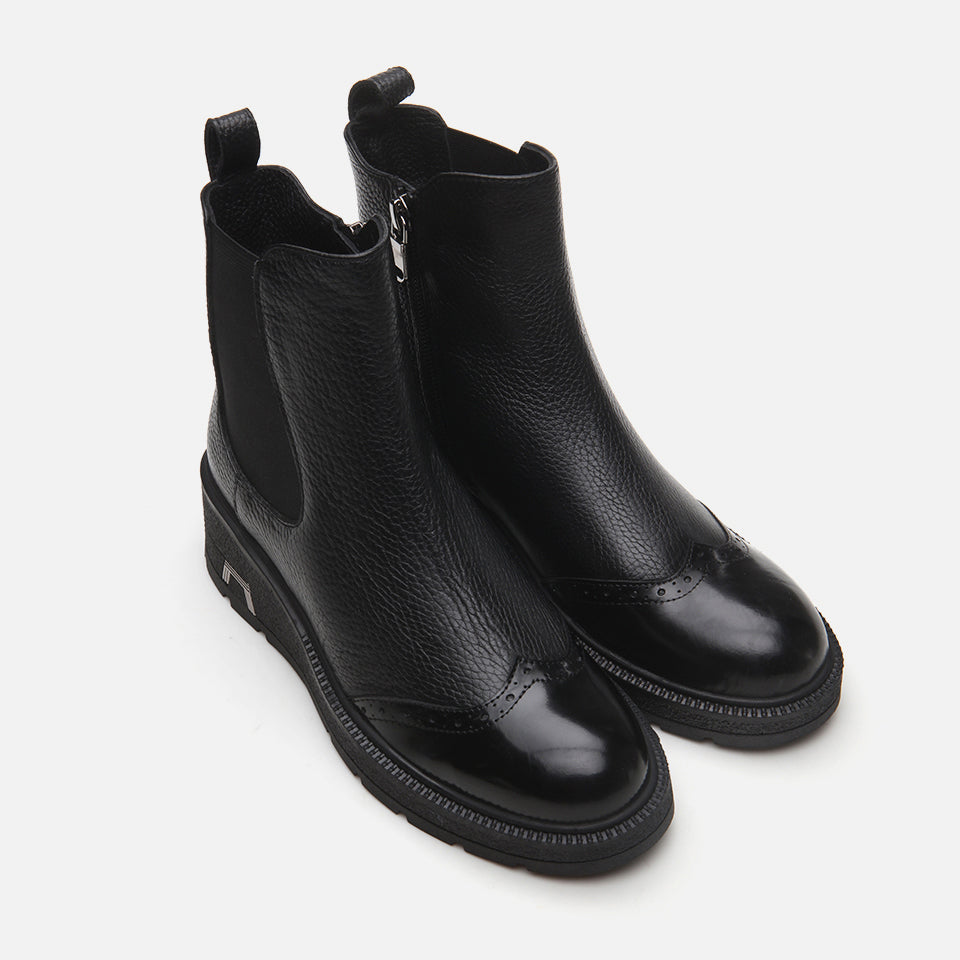 Women’s Black Flat Boots - Black