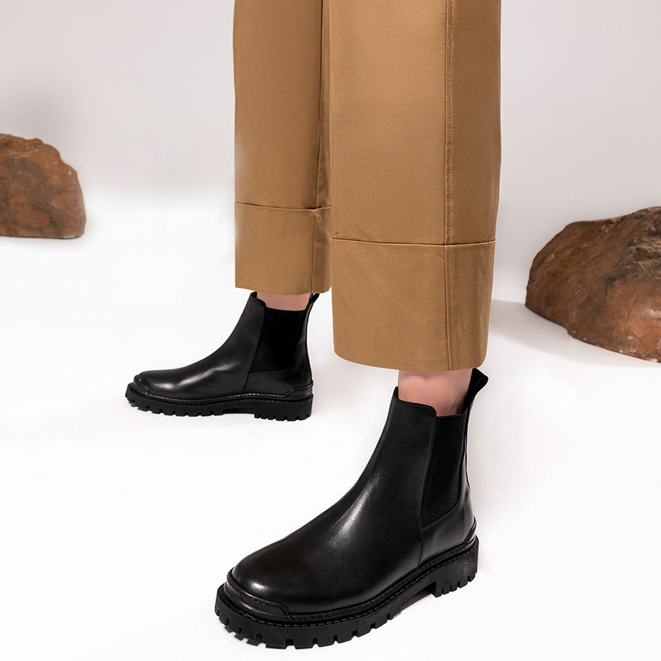 Women’s Leather Flat Boots - Black