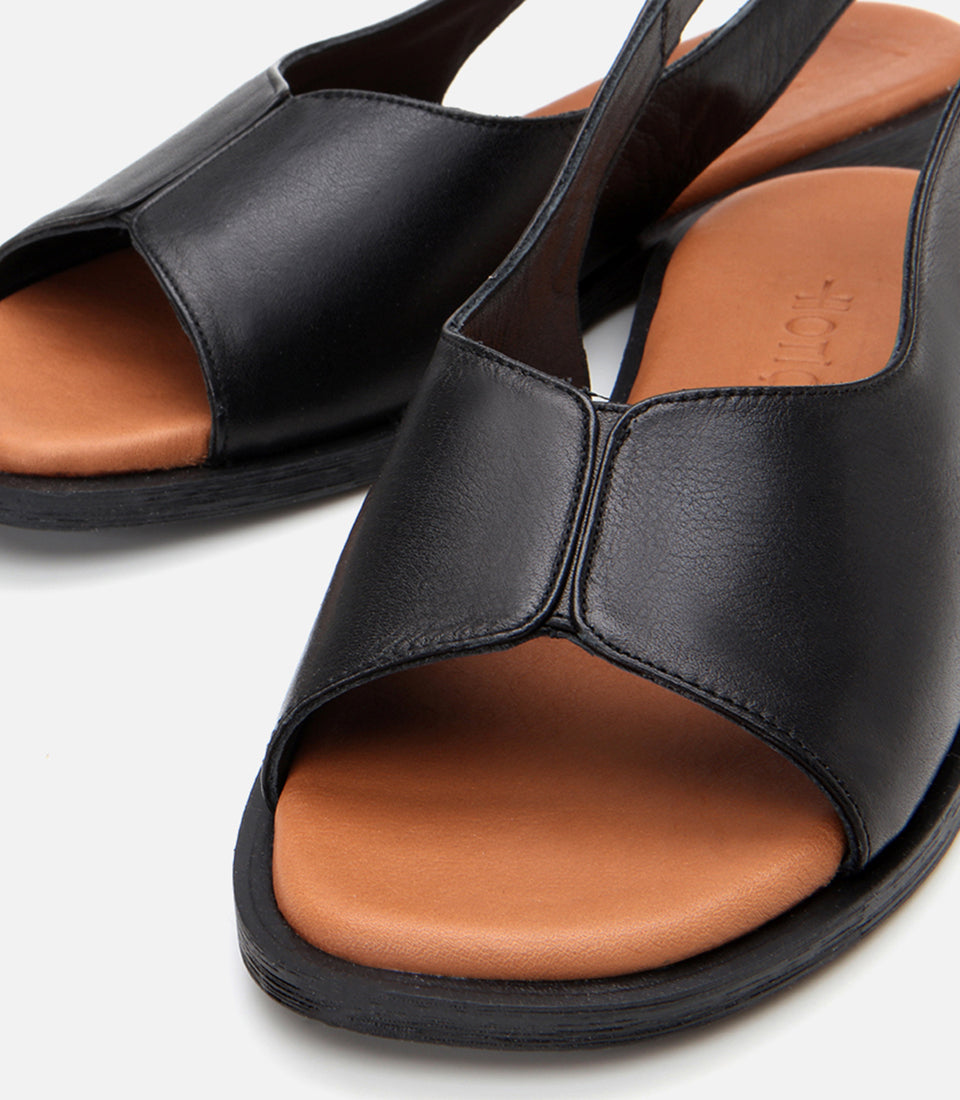 Women's Leather Flat Sandals - Black