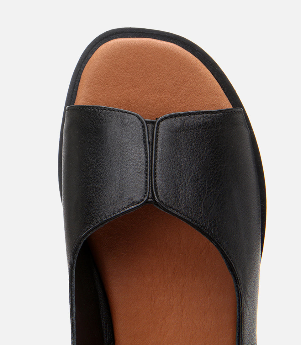 Women's Leather Flat Sandals - Black