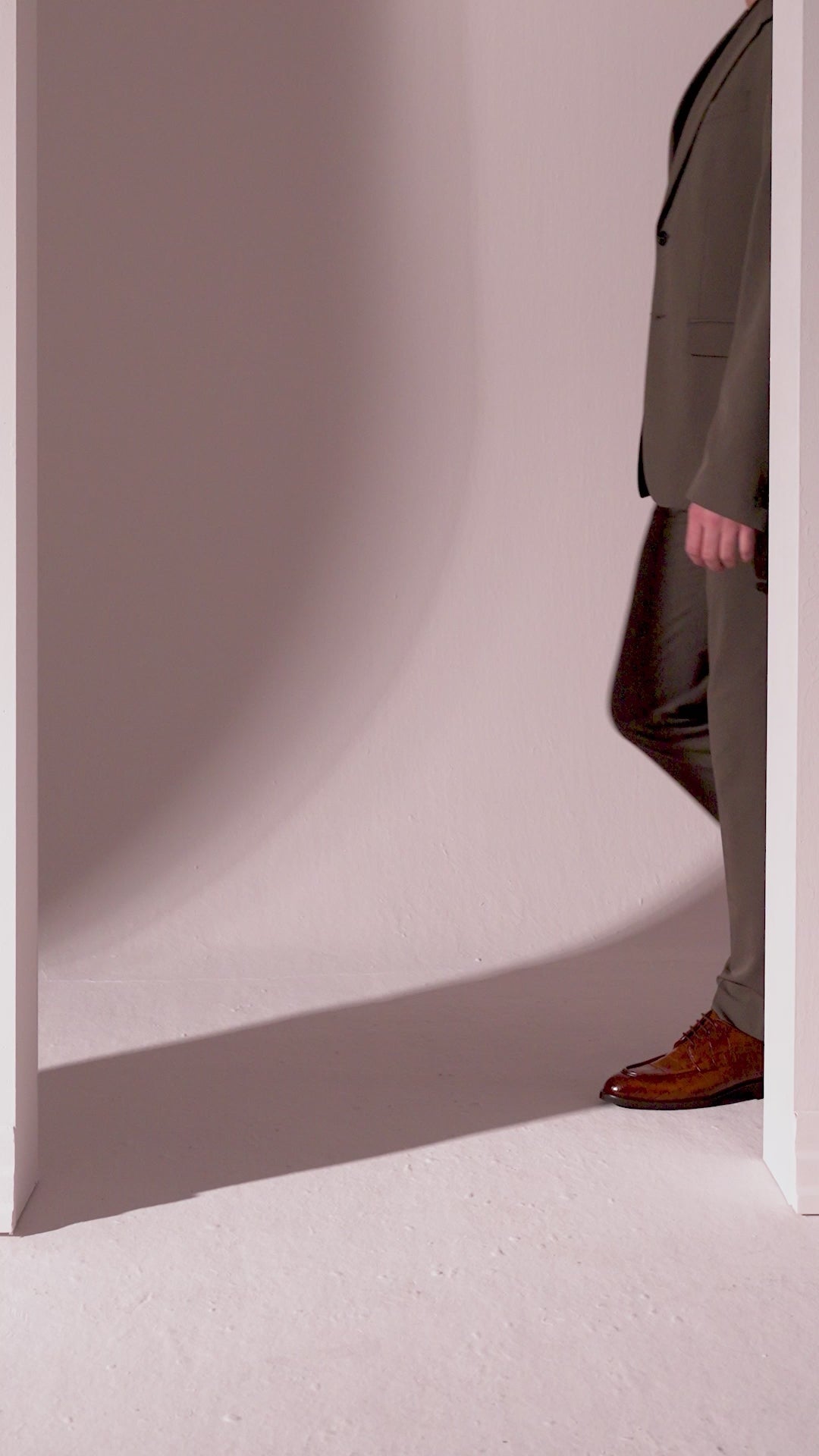 Load video: Men’s Leather Classic Tassel Loafers - Tan